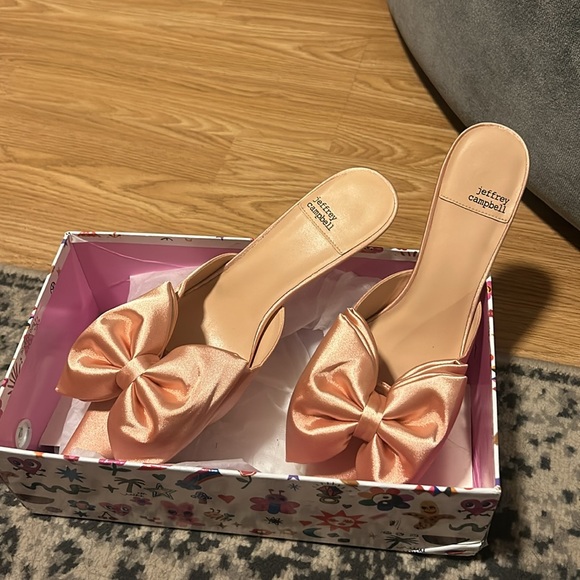 JEFFREY CAMPBELL Bow Heels - Picture 4 of 5